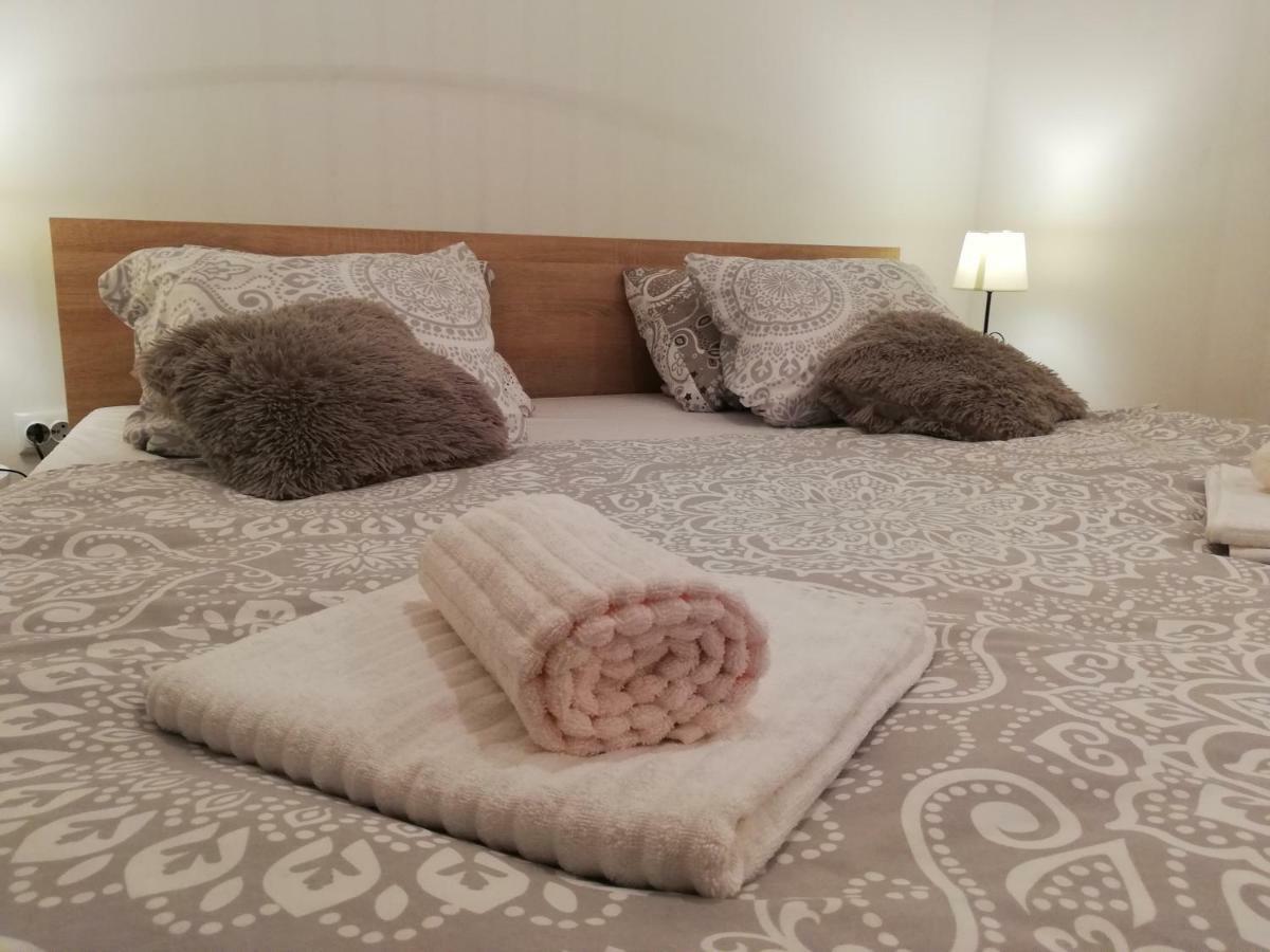 Apartment Henna Pula Bagian luar foto